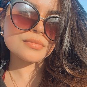 Meet your Posher, Elisa